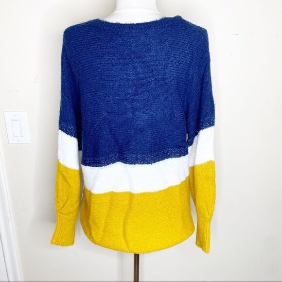 1. State Golden V-Neck Pullover Sweater Large - Picture 7 of 10